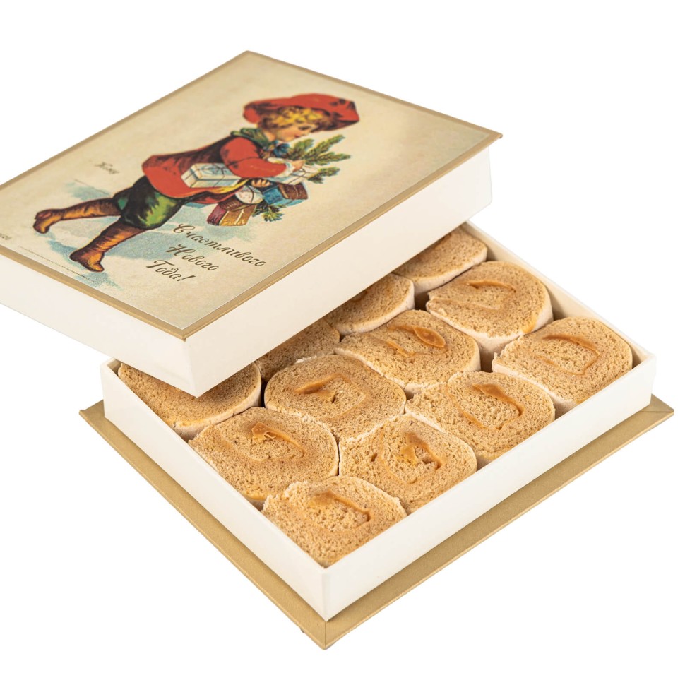 Рулетики из яблочной пастилы с начинкой из сливочной тянучки 