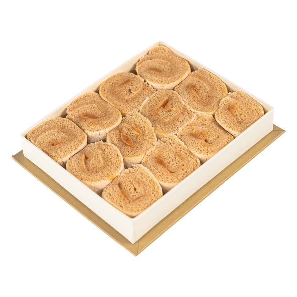 Рулетики из яблочной пастилы с начинкой из сливочной тянучки 